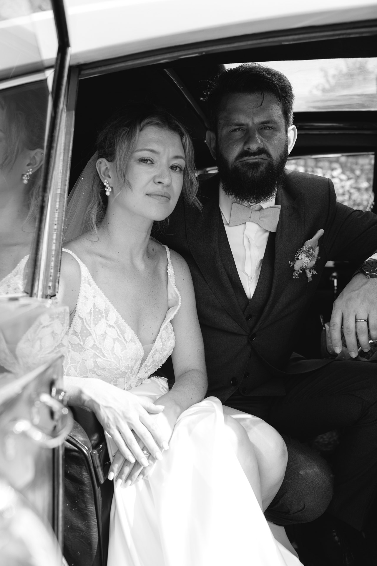 Bride in front of the window light, Domaine du Vernouillet