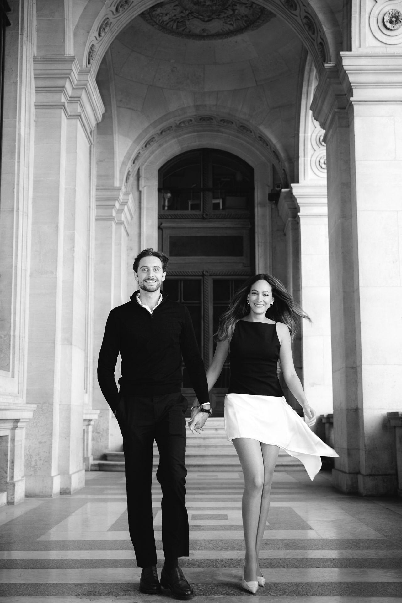 Engagement session on the banks of the Seine, Paris
