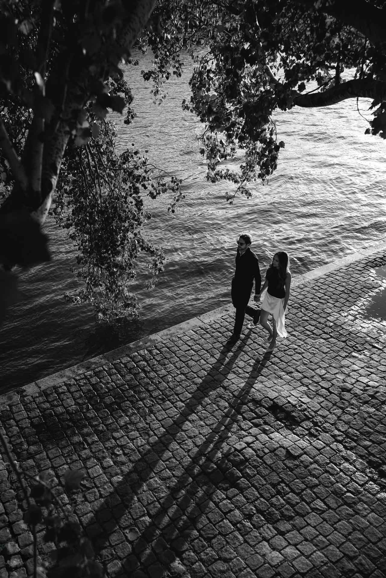 Couple walking under the arches of the Louvre