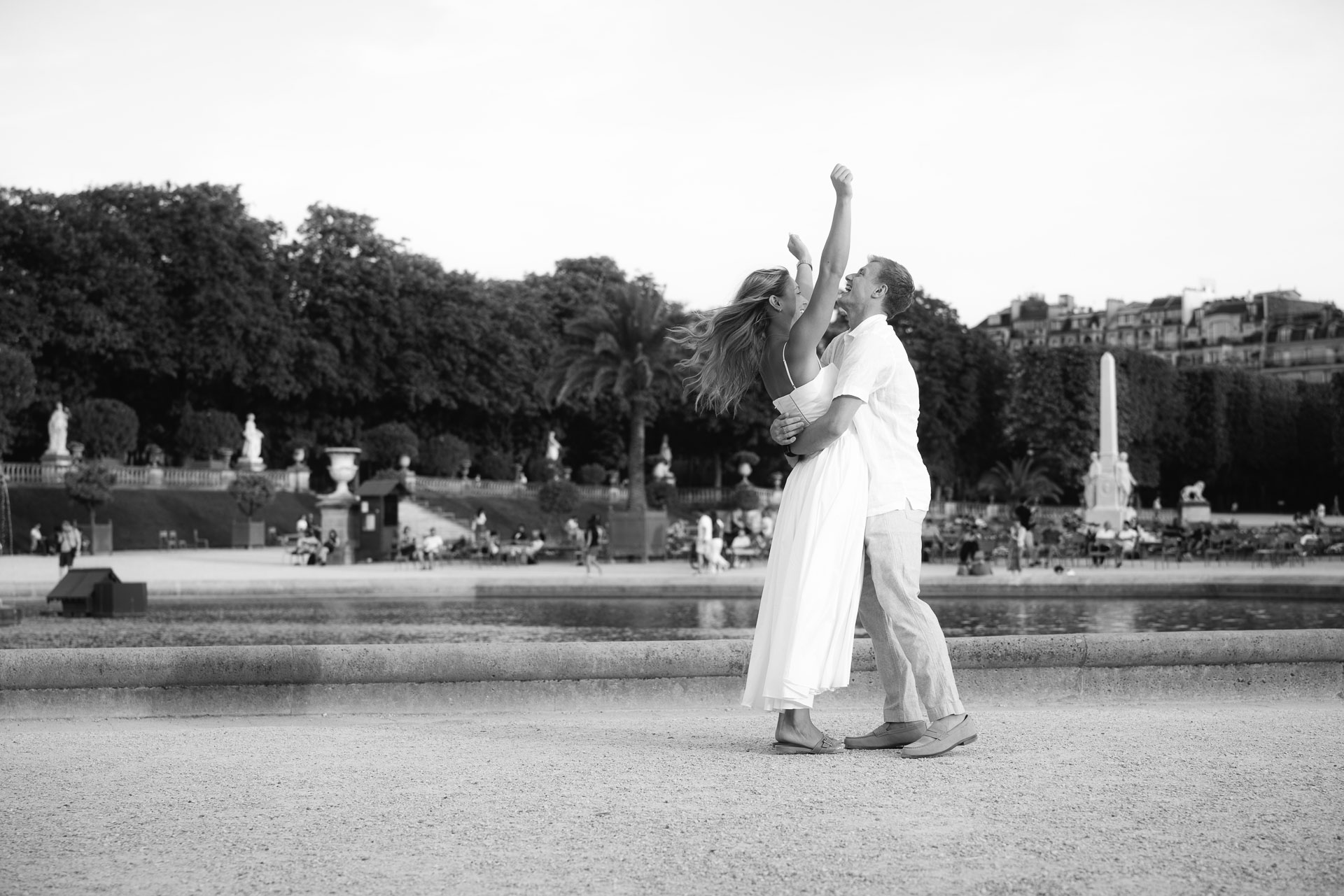 Olympic divers Greg and Mayce during their surprise proposal at Jardin du Luxembourg, Paris 2024