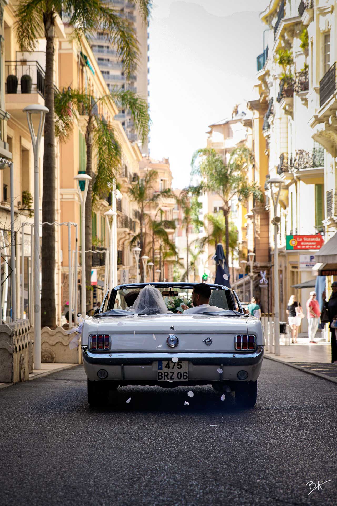 Newlyweds leaving in a vintage Mustang on the French Riviera